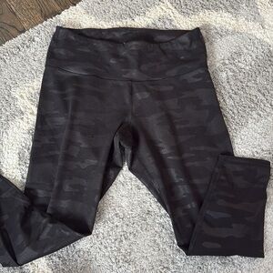 Black camo leggings